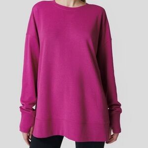 Kit + Ace crewneck sweatshirt. 🩷